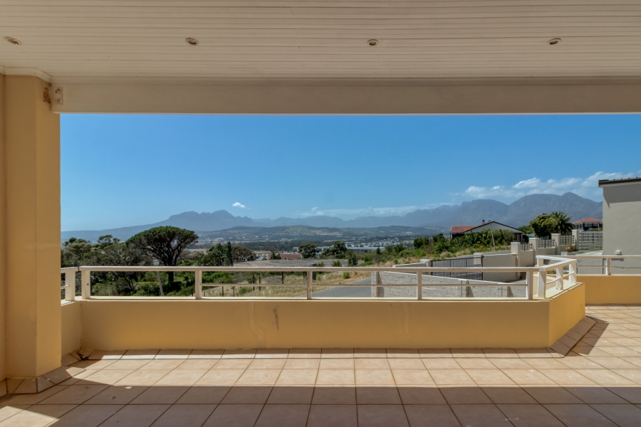 4 Bedroom Property for Sale in Mountainside Western Cape